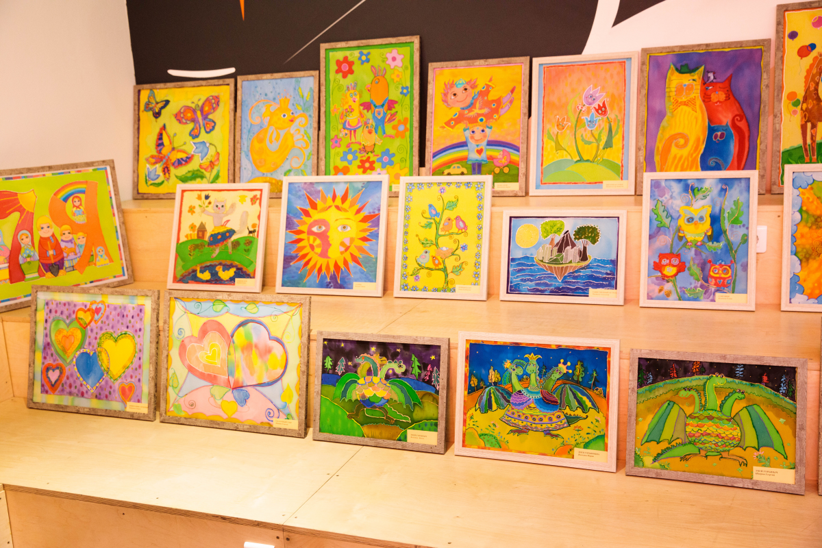 Фото - «Накануне волшебства»: юные тагильчане с ДЦП представили свои работы на новогодней выставке